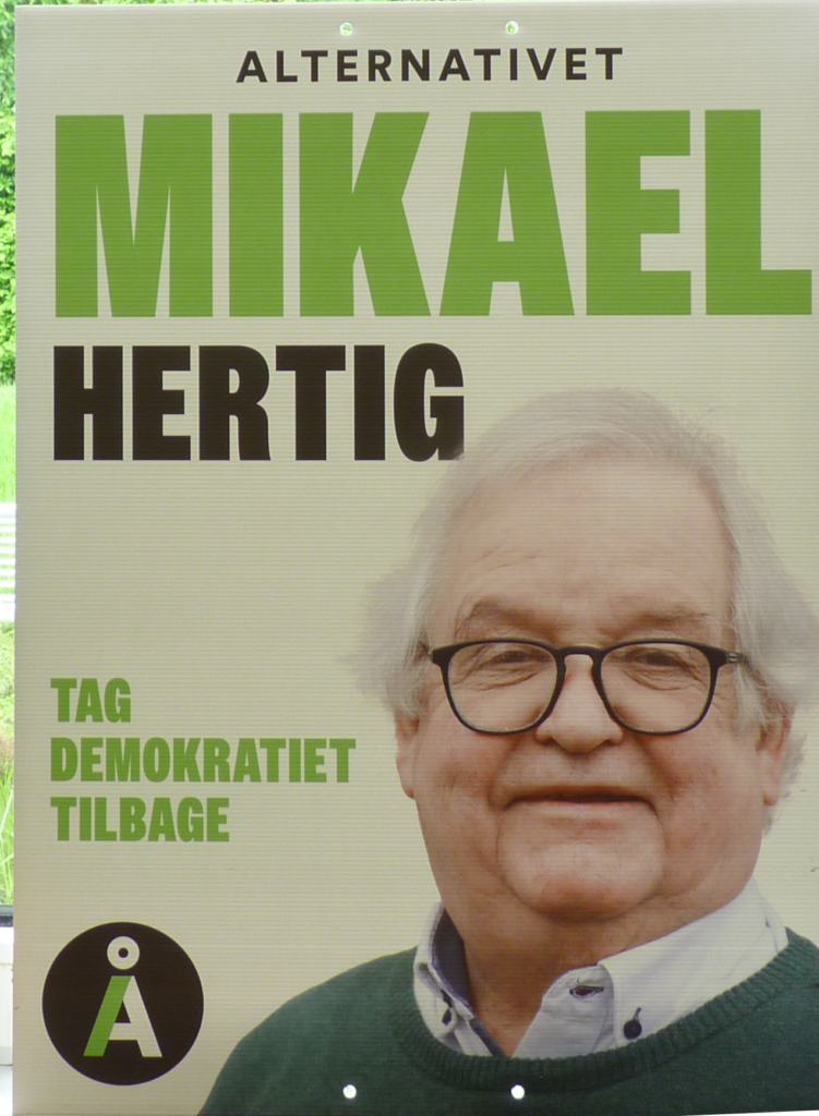 Plakatskilt Mikael Hertig med mottoet: Tag demokratiet tilbage